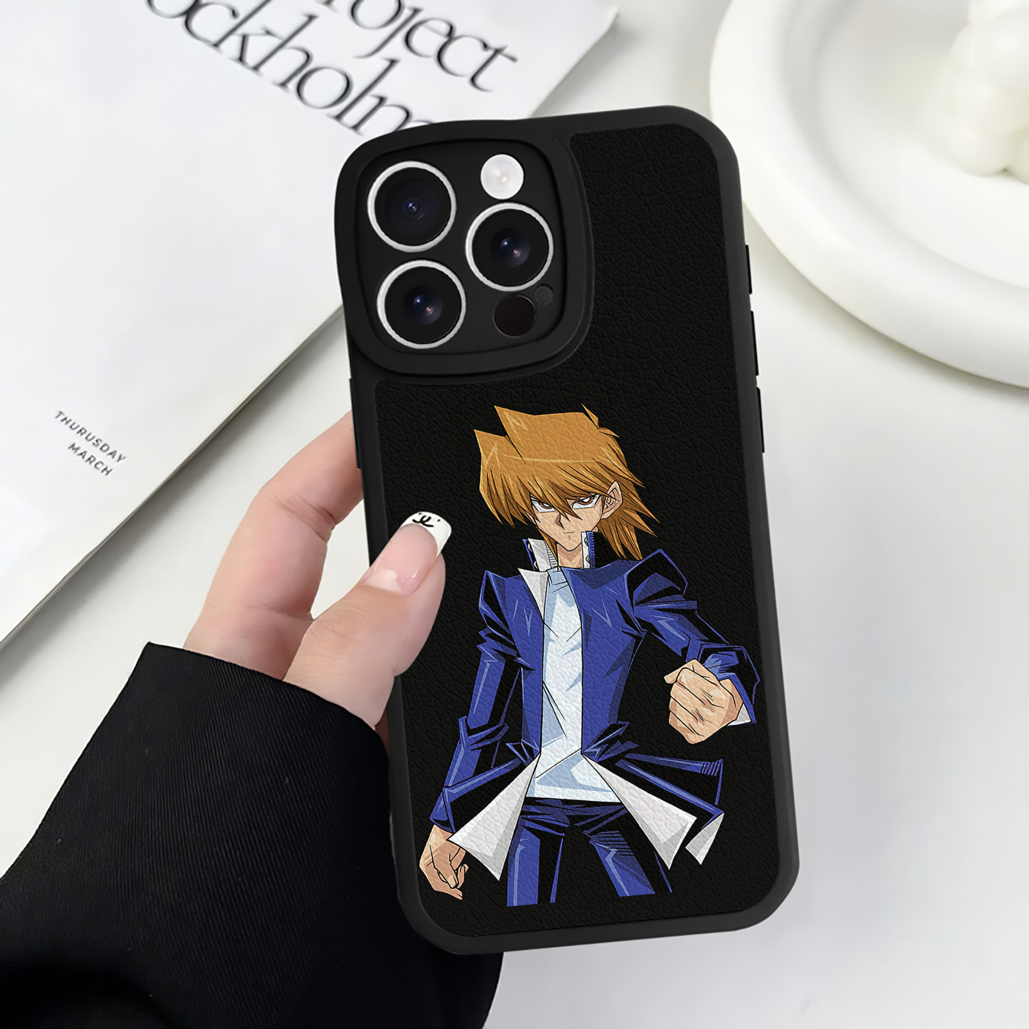 遊☆戯☆王 Yu-Gi-Oh! 【iPhone 16シリーズ対応】シリコンスマホケース（レザー調） 材質：シリコン